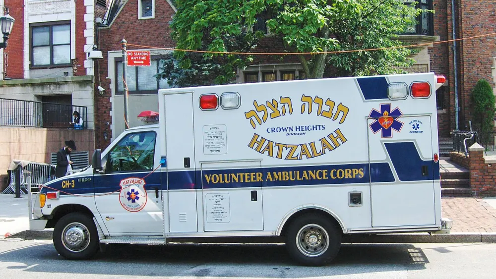 A Hatzalah ambulance in Crown Heights, N.Y. Credit: Wikimedia Commons.