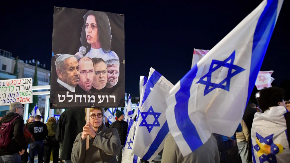 Israelis protest against Israeli Prime Minister Benjamin Netanyahu and the current government in Tel Aviv, on Dec. 14, 2024. Photo by Avshalom Sassoni/Flash90.