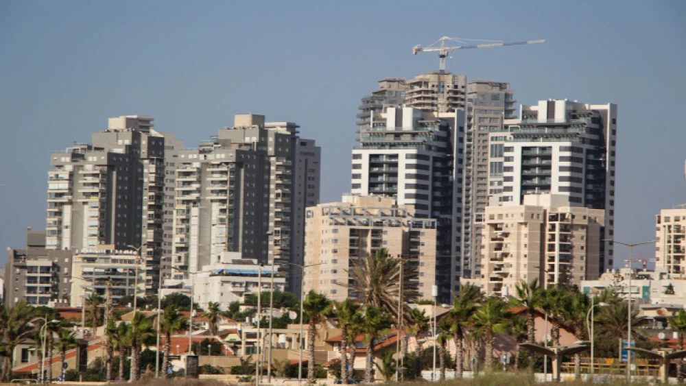 A view of new high-rise apartment buildings next to older small homes in the southern Israeli city of Ashdod on Sept. 2, 2019. Photo by Gershon Elinson/Flash90.