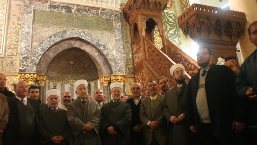 The Waqf, the Islamic Trust which administers the Temple Mount in Jerusalem, presents a replica of a wooden pulpit given to the Al-Aqsa mosque by Salah al-Din after his 1187 conquest of Jerusalem, during a news conference inside the Al-Aqsa mosque in Jerusalem on Feb. 1, 2007. Photo by Ahmad Gharabli/Flash90.