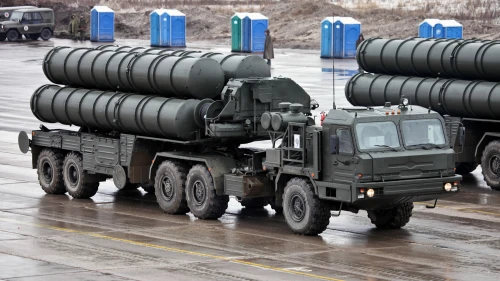 S-400 Triumf anti-aircraft weapon-system transporter erector launcher. Credit: Wikimedia Commons.