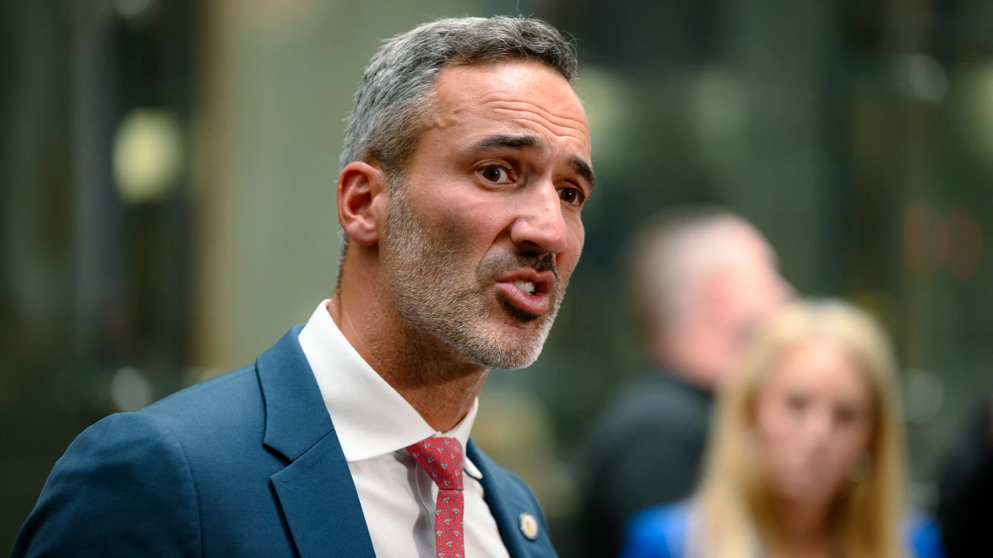 Woman calls Jewish leader ‘evil Zionist’ at Bondi Beach massacre site