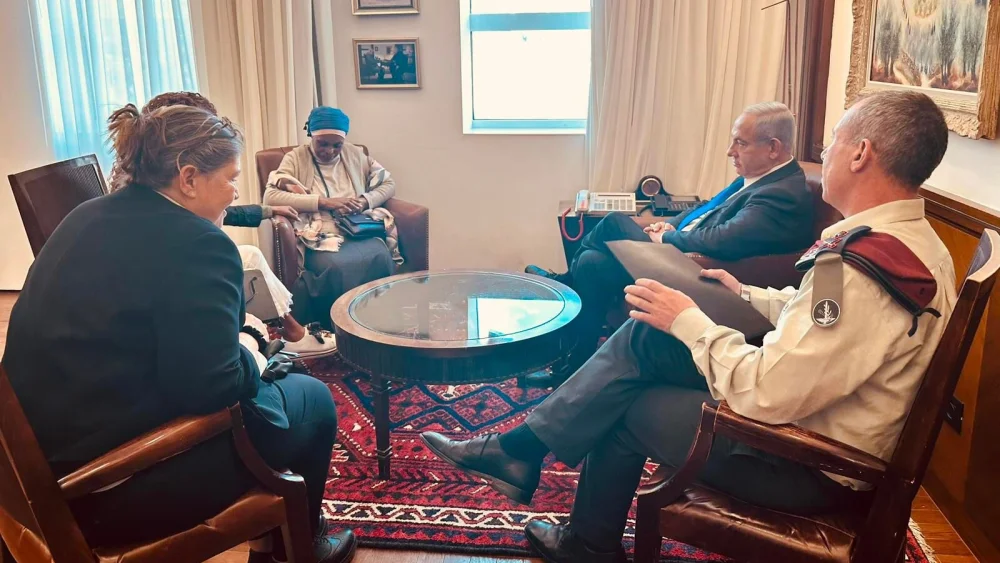Israeli Prime Minister Benjamin Netanyahu meets with Agurnesh Mengistu, the mother of Hamas captive Avera Mengistu, Jan. 30, 2023. Credit: Courtesy.