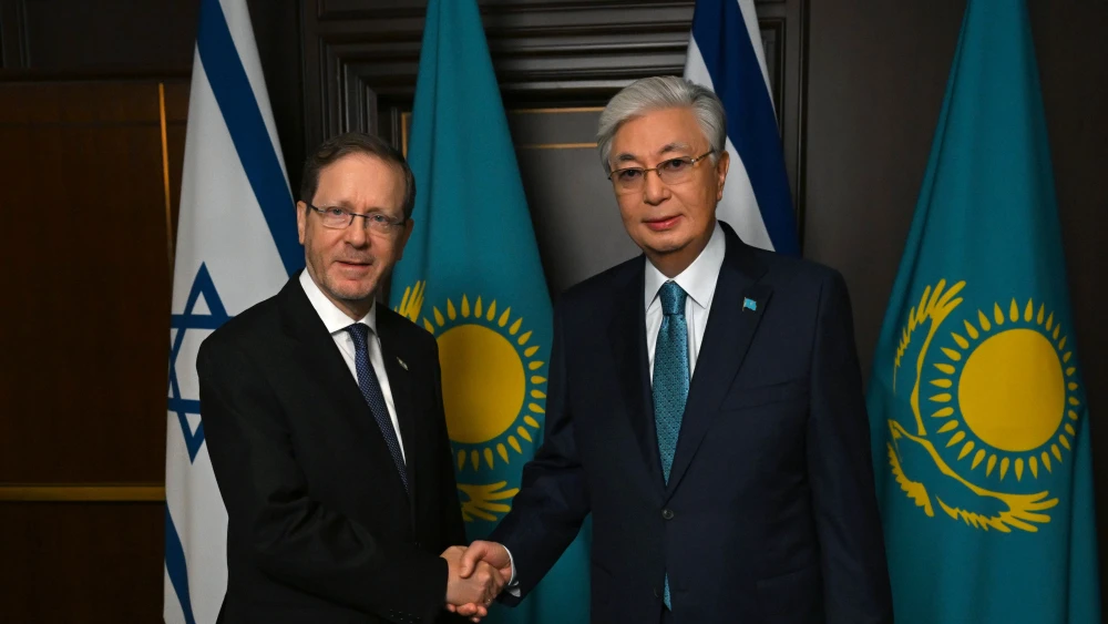 Israeli President Isaac Herzog meets Kazakh President Kassym-Jomart Tokayev on the sidelines of an Asian security summit in Baku, Azerbaijan, Oct. 15, 2026. Credit: Republic of Kazakhstan.