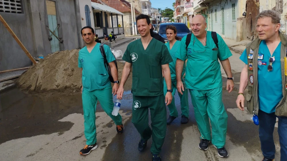 Sheba Medical Center burn experts arriving in Haiti. To far right is Sam Davis, founding director of the Burn Advocates Network (BAN), and to his right is Dr. Josef Haik, director of Israel’s National Burn Center at Sheba. Photo courtesy of Sheba Medical Center
