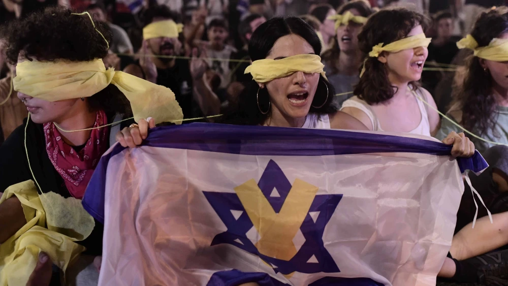 Israelis block the Ayalon Highway and clash with police in Tel Aviv, during a protest calling for the release of Israelis held hostage by Hamas terrorists in Gaza on Sept. 1, 2024. Photo by Tomer Neuberg/Flash90.