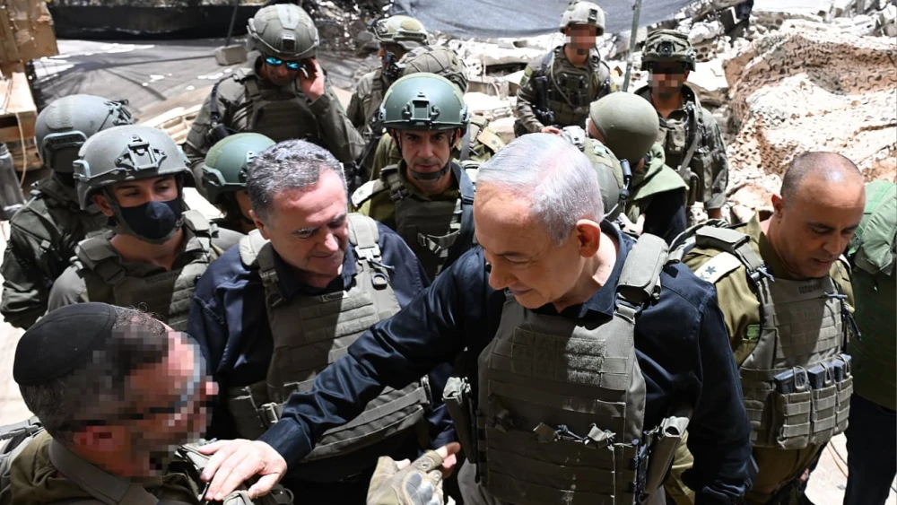 Israeli Prime Minister Benjamin Netanyahu visits Israel Defense Forces soldiers in Southern Lebanon, June 30, 2026. Photo by Haim Zach/GPO.