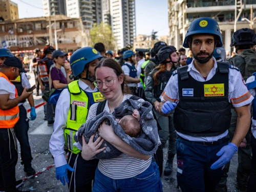 The scene where an Iranian ballistic missile hit in Ramat Gan, June 19, 2025. Photo by Chaim Goldberg/Flash90.