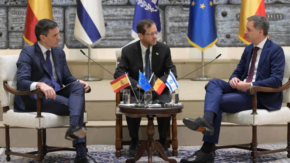 Prime Minister Pedro Sánchez of Spain (left), Israeli President Isaac Herzog (center) and Prime Minister Alexander De Croo of Belgium, Nov. 23, 2023. Photo by Amos Ben-Gershom/GPO.