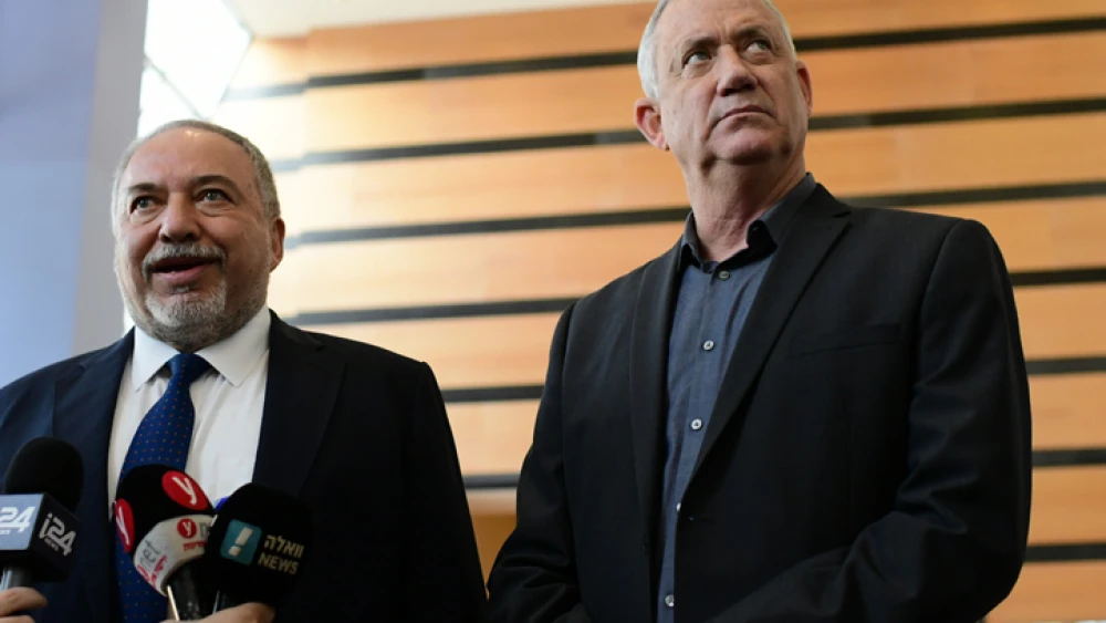 Blue and White Party leader Benny Gantz (right) and Yisrael Beiteinu leader Avigdor Lieberman make a joint statement in Ramat Gan on March 9, 2020. Photo by Tomer Neuberg/Flash90.