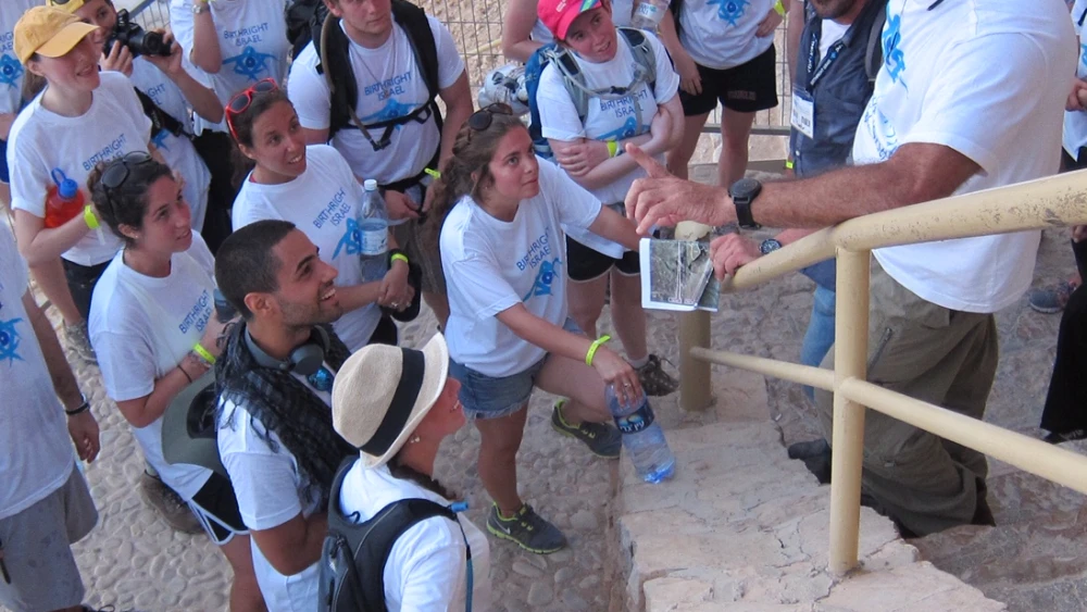 Birthright CEO Gidi Mark talking with trip participants at Masada in Israel. Credit: Courtesy.