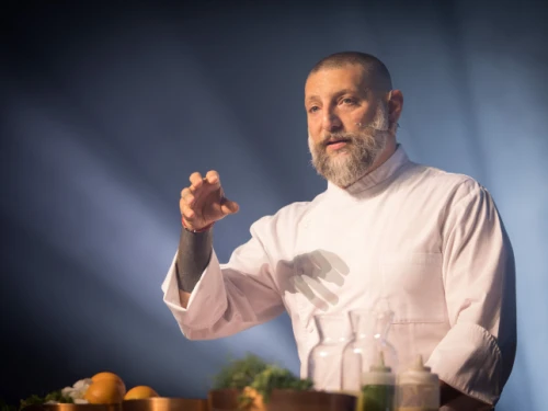 Israeli chef Assaf Granit speaks at a conference with science ministers from around the world in Jerusalem on May 2, 2018. Photo by Yonatan Sindel/Flash90.
