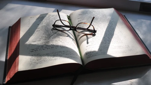 Prayer and services are available to college students for free for the third year in a row, thanks to AEPi and Synagogue Connect. Credit: Pixabay.