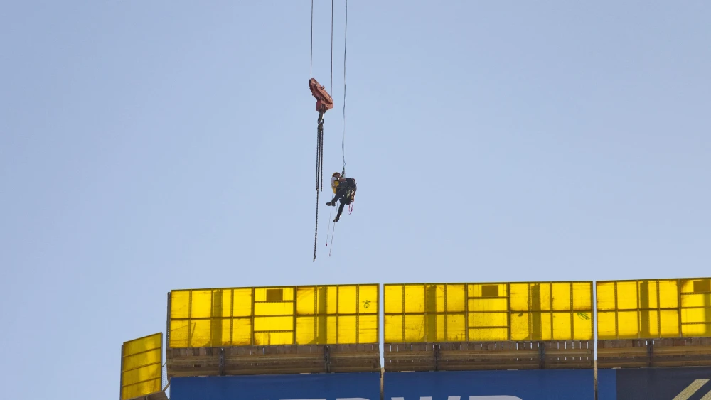 A general view of a crane on which a teenage boy climbed, at the entrance to Jerusalem, Nov. 24, 2025. Photo by Chaim Goldberg/Flash90.