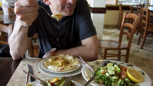 Film director Roger Sherman samples Israeli cuisine. Credit: “In Search of Israeli Cuisine.”