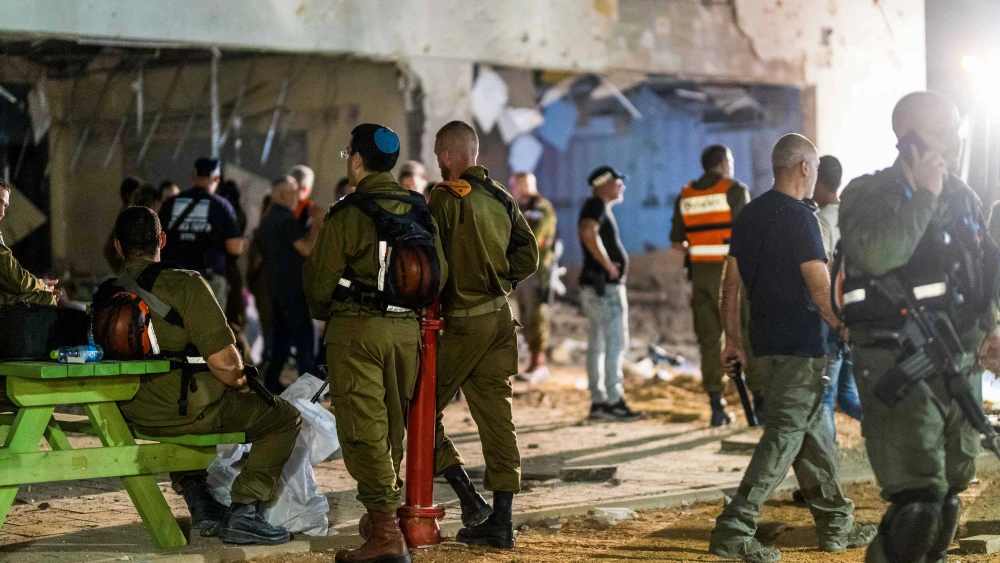 Israeli security personnel at the scene where an Iranian missile hit a school in Gedera, east of Ashdod, Oct. 1, 2024. Photo by Liron Moldovan/Flash90.