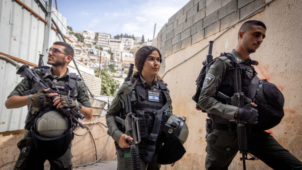 Israeli Border Police officers patrol in the eastern Jerusalem neighborhood of Silwan, Oct. 19, 2022. Photo by Olivier Fitoussi/Flash90.