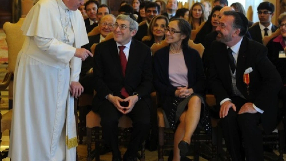 In front, from left to right: Pope Francis, American Jewish Committee (AJC) President Stanley M. Bergman, Stanley's wife Marion Bergman, and AJC International Director of Interreligious Affairs Rabbi David Rosen at the Vatican on Feb. 13. Credit: AJC.