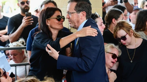 Israeli President Isaac Herzog attends the funeral of former Israeli foreign minister David Levy in the northern city of Beit She'an, June 3, 2024. Photo by Michael Giladi/Flash90.