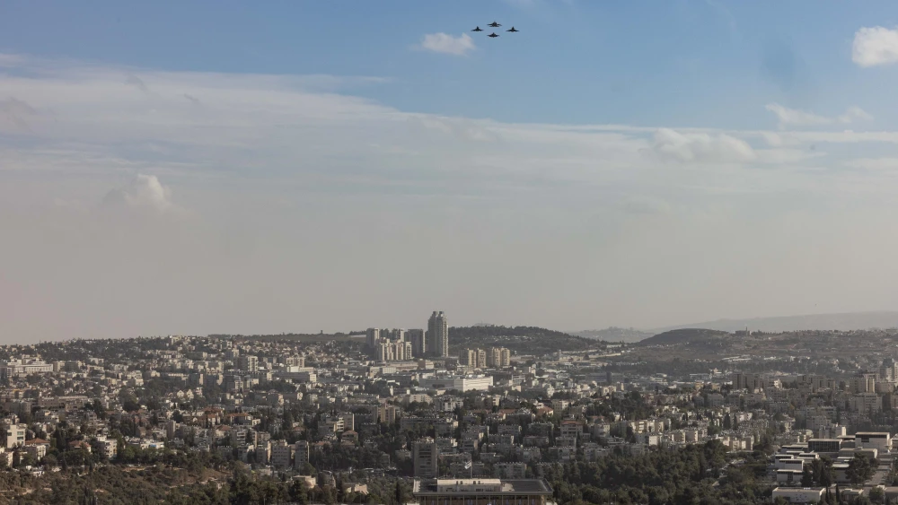 Israeli Air Force and German fighter jets fly over the Knesset in Jerusalem on Oct. 17, 2021. The display marks the cooperation between both countries and marks the beginning of the international Blue Flag military exercise. Photo by Nati Shohat/Flash90.