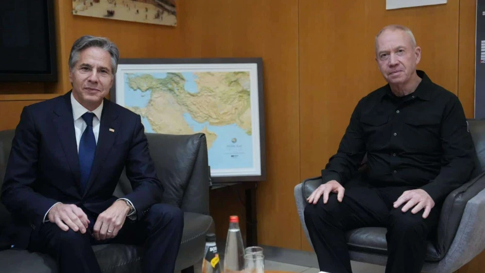 Minister of Defense Yoav Gallant with U.S. Secretary of State Antony Blinken, Nov. 30, 2023. Photo by Elad Malka/GPO.