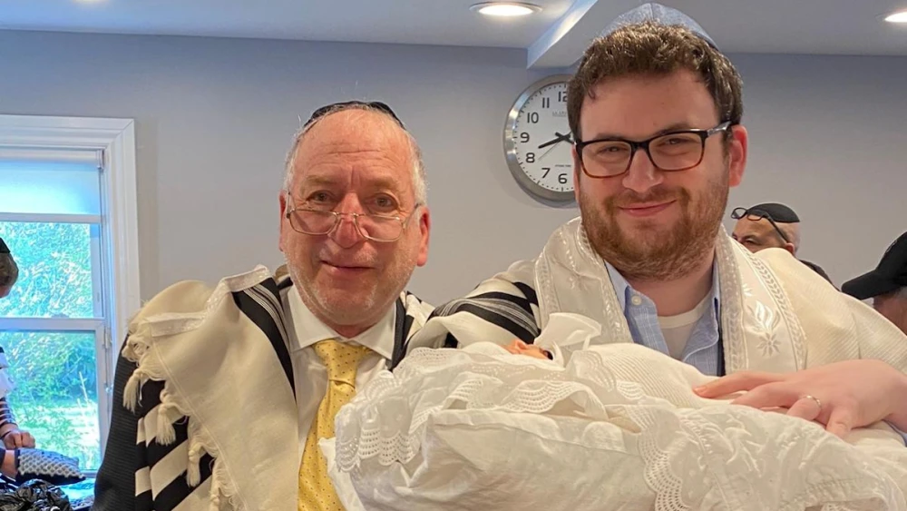 Avrumie Itzkowitz with his son, Tzvi Yonie Itzkowitz, at the bris of Tzvi Yonie's son in 2021. Credit: Courtesy of the Itzkowitz family.