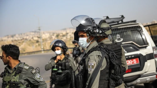 Israeli Border Police officers at the scene of a car-ramming and stabbing terrorist attack at a checkpoint near Ma'ale Adumim in Judea, April 22, 2020. Photo by Olivier Fitoussi/Flash90.