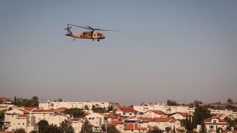A military helicopter carries Israeli Prime Minister Benjamin Netanyahu to Alon Shvut in Gush Etzion on Nov. 19, 2019. Photo by Gershon Elinson/Flash90.