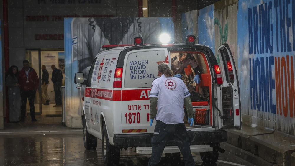 People injured in a missile strike fired by Hezbollah that hit the northern Israeli city of Kiryat Shmona arrive at Ziv Medical Center in Safed, northern Israel, March 23, 2026. Photo by David Cohen/Flash90.