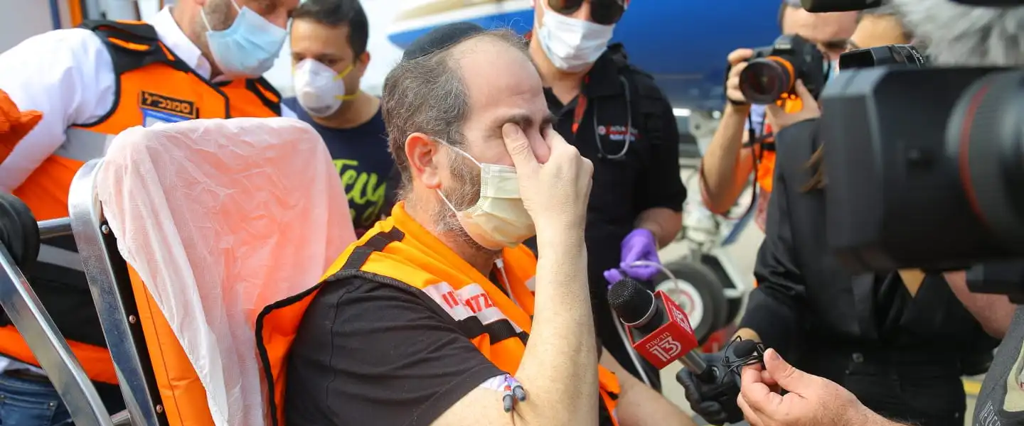 Eli Beer, founder and president of United Hatzalah, saying the Shema upon arriving in Israel after battling COVID-19 for six weeks at a hospital in Miami. Credit: United Hatzalah.
