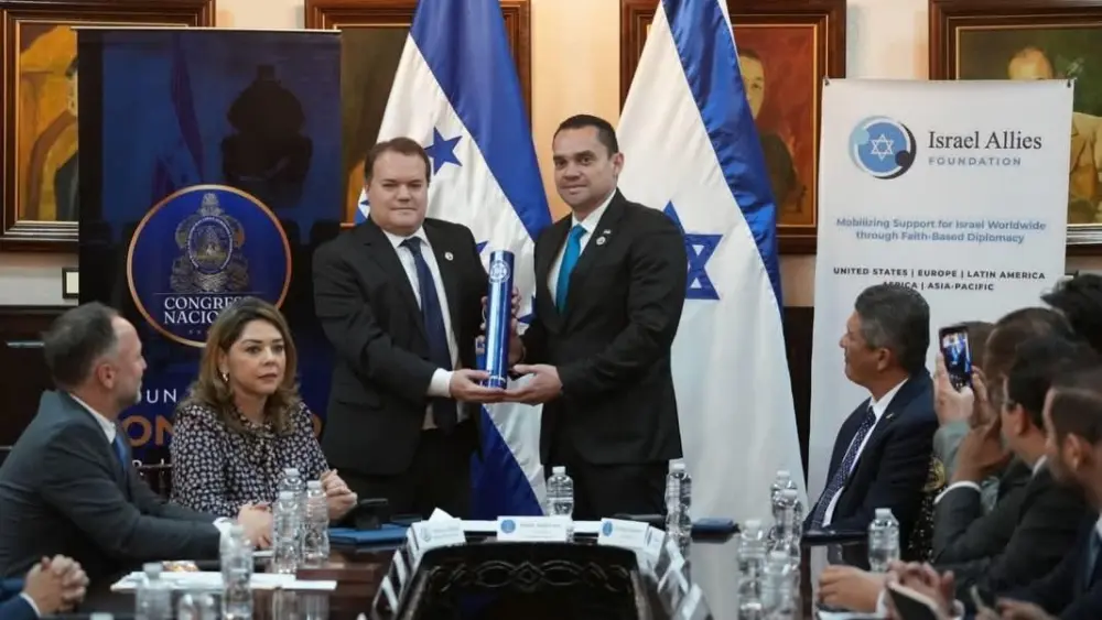 The president of the National Congress of Honduras, Tomás Zambrano, and the Latin America director of the Israel Allies Foundation, Leopoldo Martinez, on March 23, 2026. Credit: Courtesy.