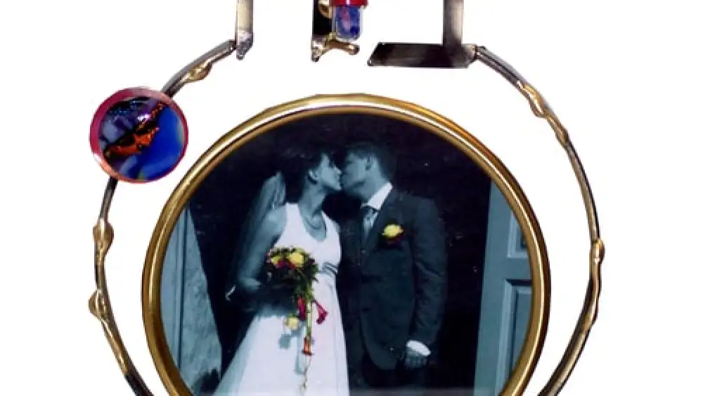 Artist Gary Rosenthal's "Ahava" broken wedding-glass keepsake photo frame. Credit: Courtesy Gary Rosenthal.