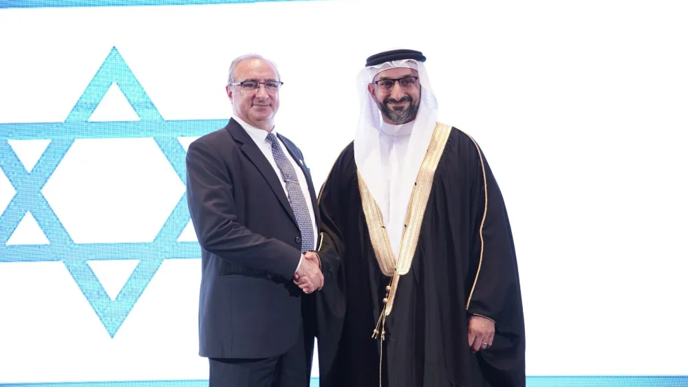 Israeli Ambassador to Bahrain Eitan Na'eh (left) and Bahrain's Minister of Industry and Commerce Abdulla bin Adel Fakhro at a gala event in Manama marking Israel's 75th anniversary, on May 31, 2023. Credit: Israeli Embassy in Bahrain.