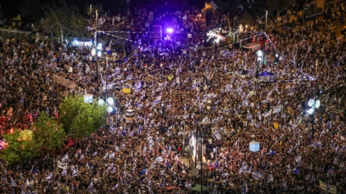 Israelis attend a rally in support of the government's judicial reform program outside the Knesset in Jerusalem, April 27, 2023. Credit: Flash90.