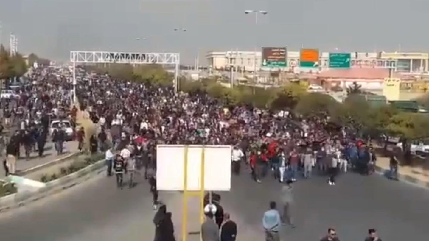 Protesters in the streets of Iran demonstrating against a massive hike in gas prices by the government in November 2019. Source: Screenshot.