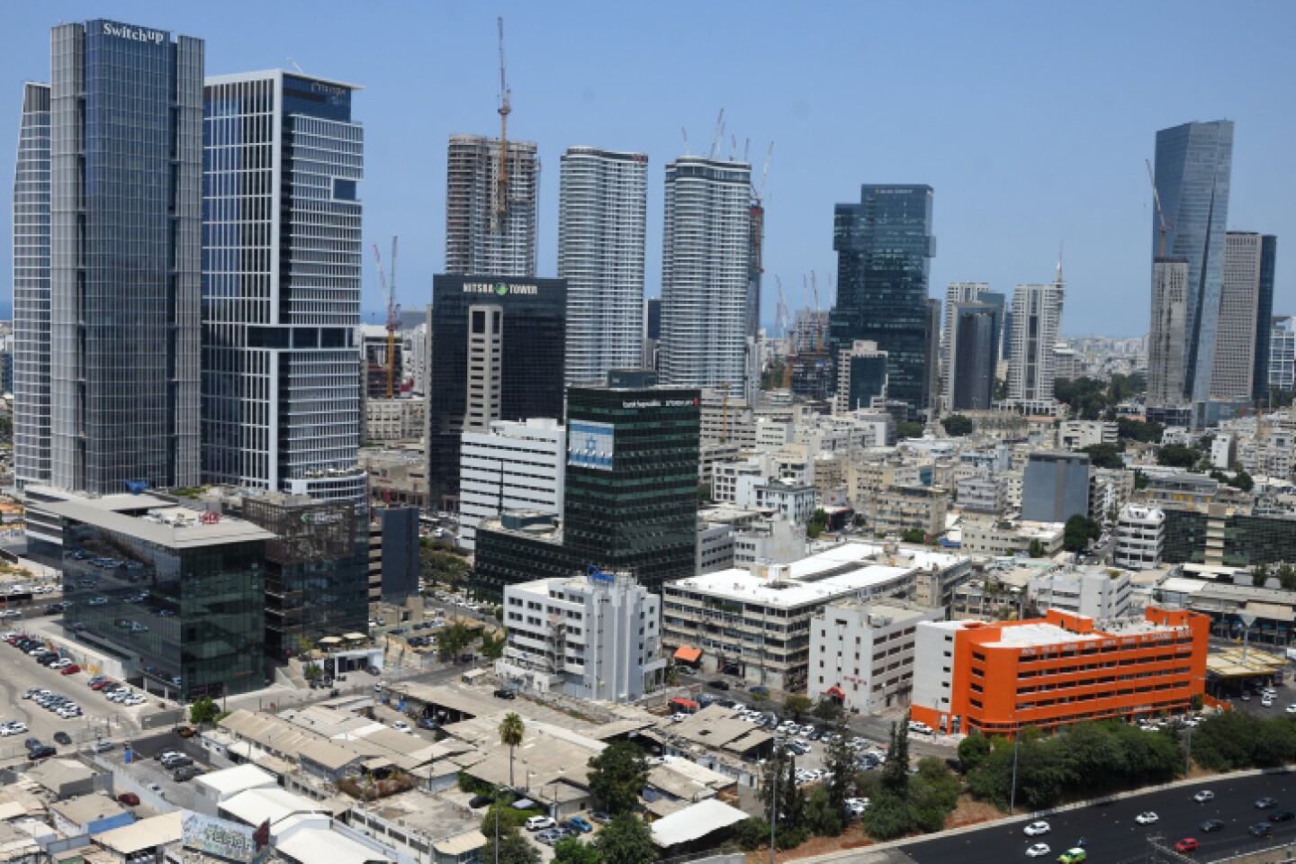 The financial district in central Tel Aviv. Photo by Gili Yaari/Flash90.