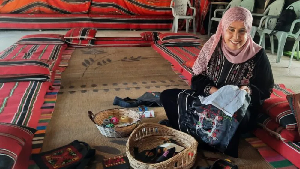 Houda Sana at work in Desert Embroidery, Lakiya. Photo by Judith Sudilovsky.