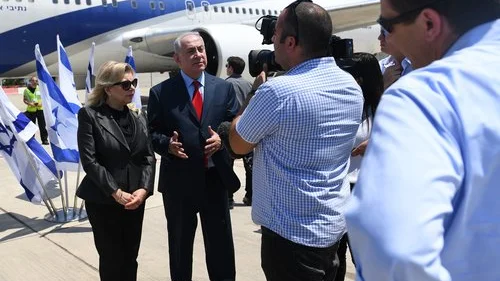 Israeli Prime Minister Benjamin Netanyahu, alongside his wife Sara, gives remarks before boarding a plane June 30, 2017. Credit: Kobi Gideon/GPO