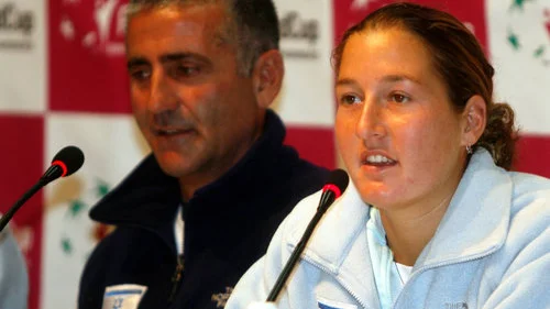 Israeli tennis player Shahar Pe'er at a 2008 press conference with other members of the Israeli team prior to their Fed Cup match against Russia in Tel Aviv. Credit: Roni Schutzer/Flash90.