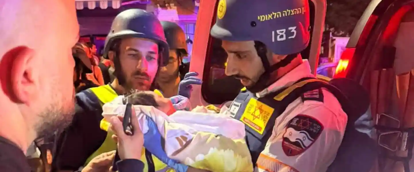 Dr. Gal Rosen (right) examines a 6-day-old girl in Tel Aviv on June 16, 2025. Credit: Courtesy of Magen David Adom.