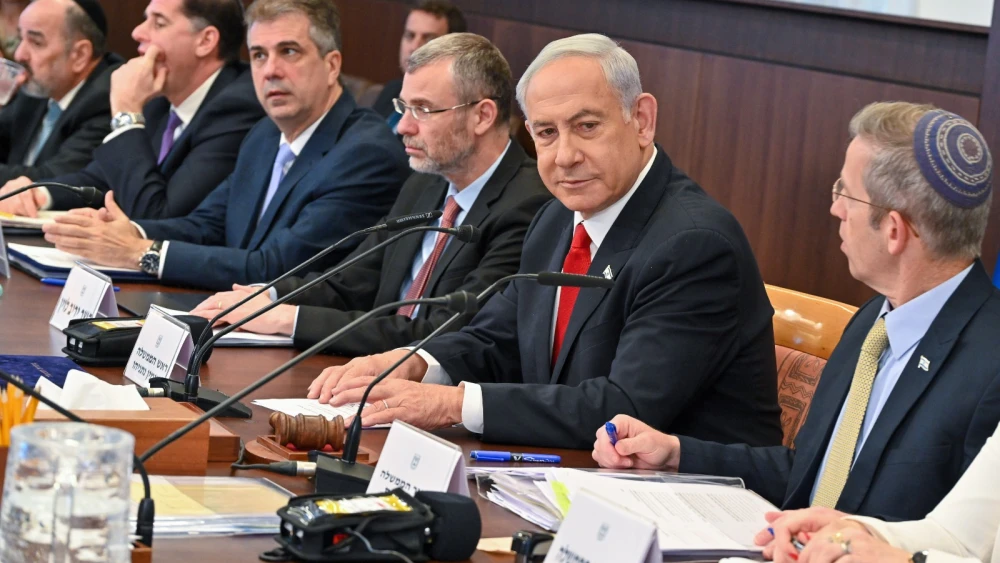 Prime Minister Benjamin Netanyahu convenes the weekly Cabinet meeting in Jerusalem, April 2, 2023. Photo by Kobi Gideon/GPO.