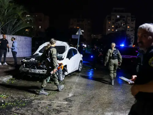 Israeli security and rescue forces at the scene where a rocket fired from the Gaza Strip by Hamas terrorists hit the southern Israeli city of Ashkelon, April 6, 2025. Photo by Edi Israel/Flash90.