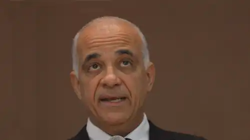 Jesse Souza speaks in Brasilia, Brazil on April 9, 2015. Credit: Fabio Rodrigues Pozzebom/Agência Brasil via Wikimedia Commons.