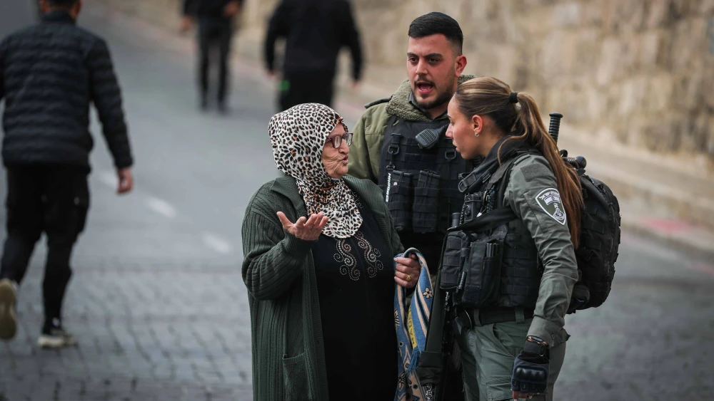 Border Police officers stand guard at the Lions' Gate to Jerusalem's Old City as Muslims make their way to the Temple Mount, Feb. 23, 2024. Photo by Jamal Awad/Flash90.