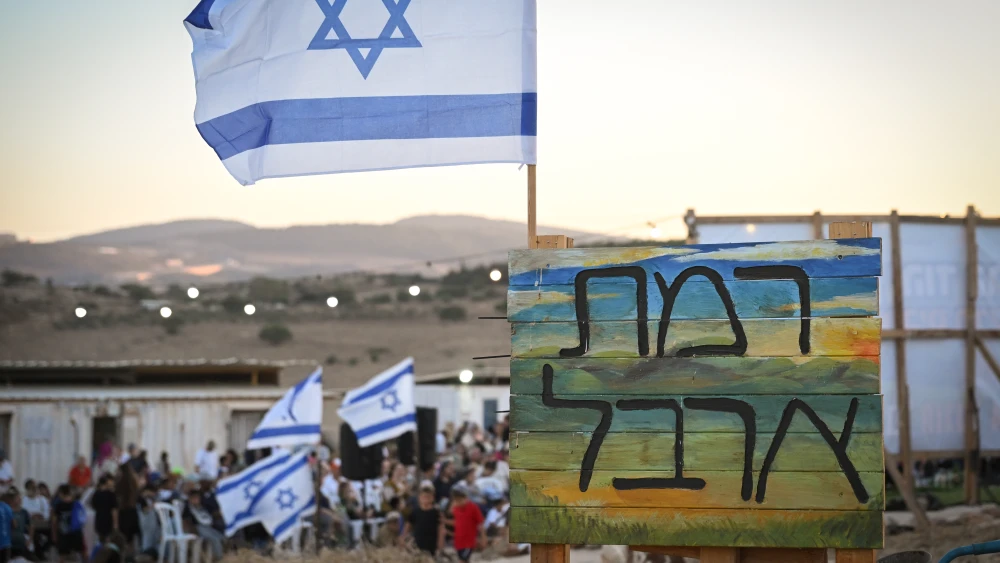 אפילו מעבר לעתיד הגליל והנגב. מאחז רמת ארבל בגליל התחתון.