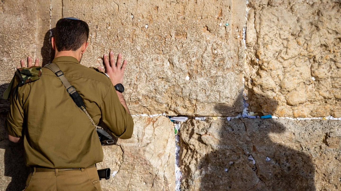IDF Soldier Prays at Western Wall