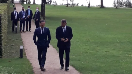 Israeli Foreign Minister Gabi Ashkenazi (right) with German Foreign Minister Heiko Maas at the Liebermann Villa on the shores of Lake Wannsee in Berlin. Aug. 27, 2020. Source: Twitter/Gabi Ashkenazi.