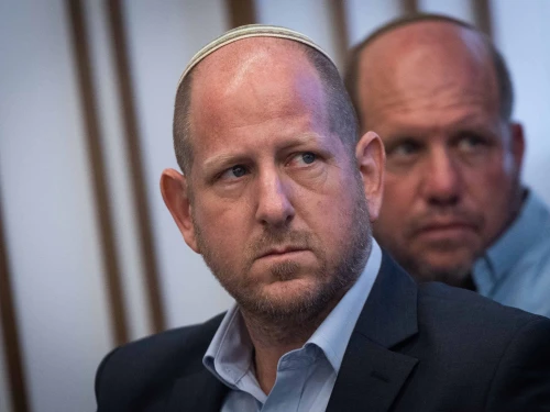 Kedumim Mayor Oziel Vatik during a joint press conference with Finance Minister Bezalel Smotrich at the Finance Ministry in Jerusalem, Sept. 3, 2025. Photo by Yonatan Sindel/Flash90.