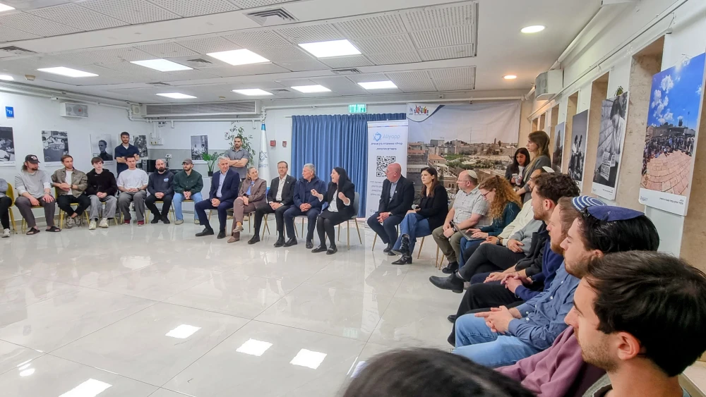 Israeli President Isaac Herzog and Michal Herzog meet with new immigrants at Ulpan Etzion in Jerusalem, March 18, 2026. Photo by Sharon Altshul.