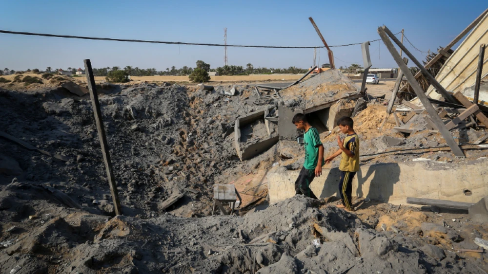 Palestinians inspect the damage after Israeli airstrike overnight in Khan Yunis in the southern Gaza Strip, on June 14, 2019. Photo by Abed Rahim Khatib/Flash90.